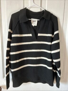 aerie Black & White Striped V-Neck Collared Sweater